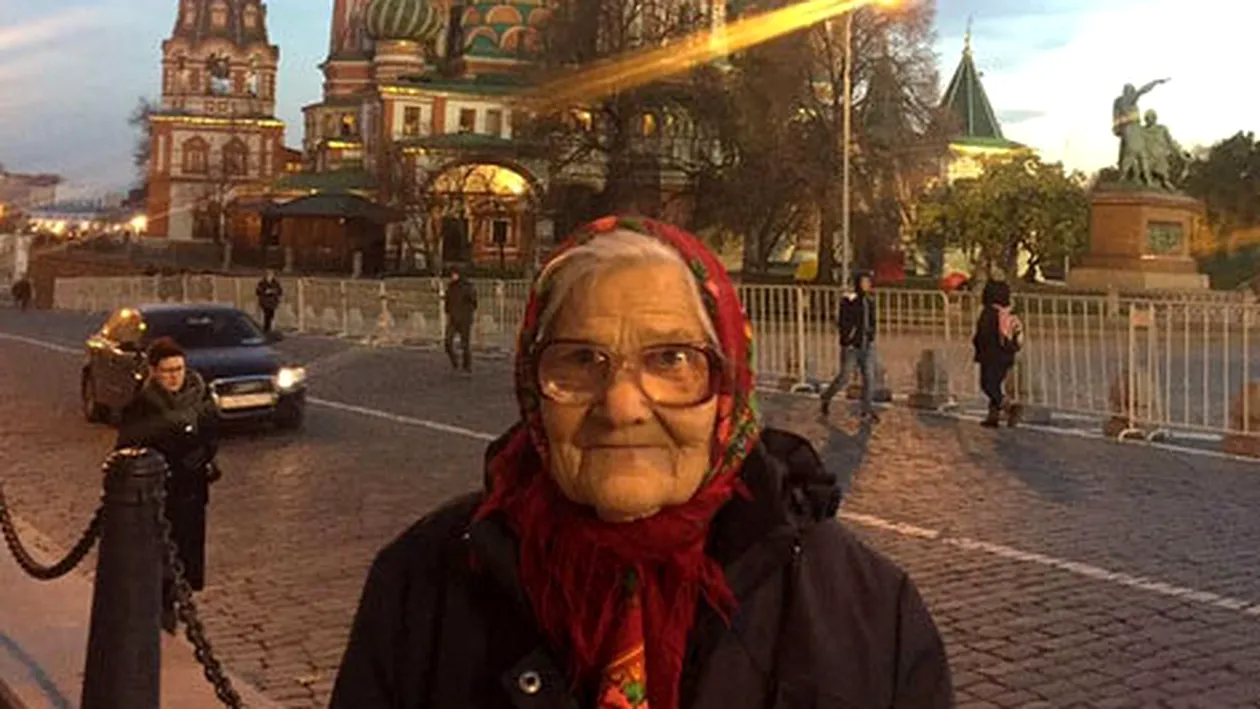 Bunicuţa de 89 de ani care şi-a propus să vadă toată lumea! A devenit vedetă pe Instagram