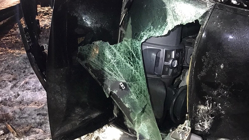 Șoferul unui TIR a provocat un grav accident în Cluj-Napoca! În urma impactului, mașina condusă de o femeie s-a răsturnat