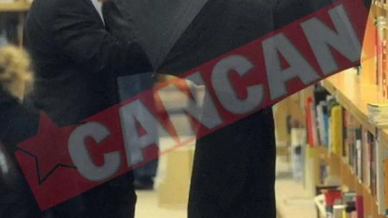 Michael, in pijama si cu umbrela la cumparaturi