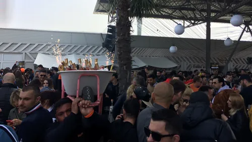 Imagini exclusive de la petrecerea de la LOFT! Aşa se distrează lumea bună