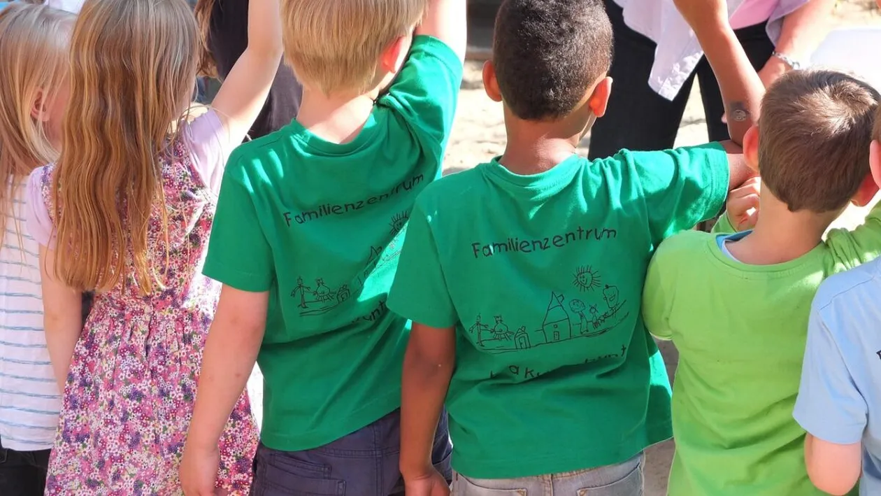 Ce s-a întâmplat cu câteva minute înainte ca micuțul Victor să moară înecat în iaz, la o creșă privată: ”Era pe scaun și...”