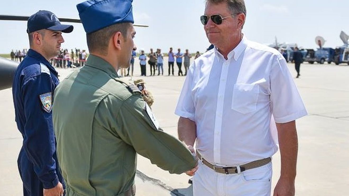 Imaginea cu Klaus Iohannis devenită virală! I-a cucerit pe români care l-au transformat în erou de film