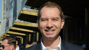 Fostul solist de la HI-Q le-a arătat-o tuturor pe actuala sa iubită, când au ieşit la o plimbare romantică pe străzile din...