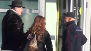 VIDEO EXCLUSIV. Atâta ostentaţie mai rar, dar DNA-ul l-a ocolit… Cazul lui şochează: Probabil e cel mai cinstit milionar îmblănit din România!