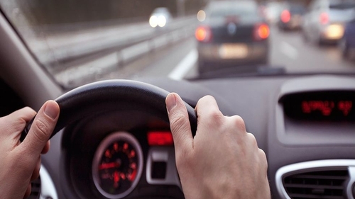Se schimbă codul rutier! Șoferii pot rămâne fără permis dacă fac asta