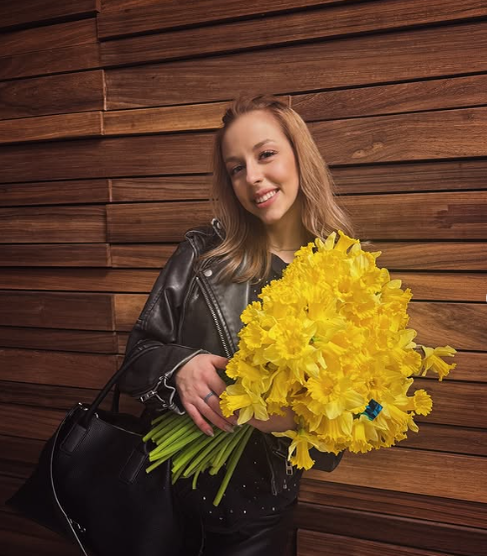 Așa arăta Jennifer Dumitrescu în 2008, când o juca pe micuța Carina în telenovela Îngerașii. Din ce face bani și cum arată acum, la 23 de ani