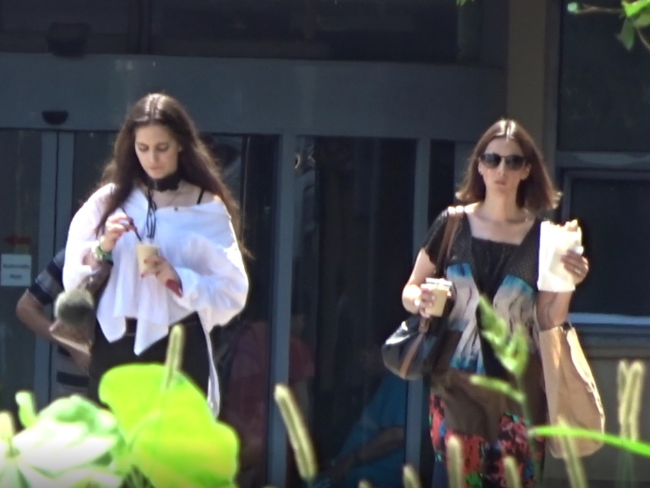 Andreea Berecleanu a mers cu fiica ei, Eva, în vizită la tatăl vedetei, internat în spital