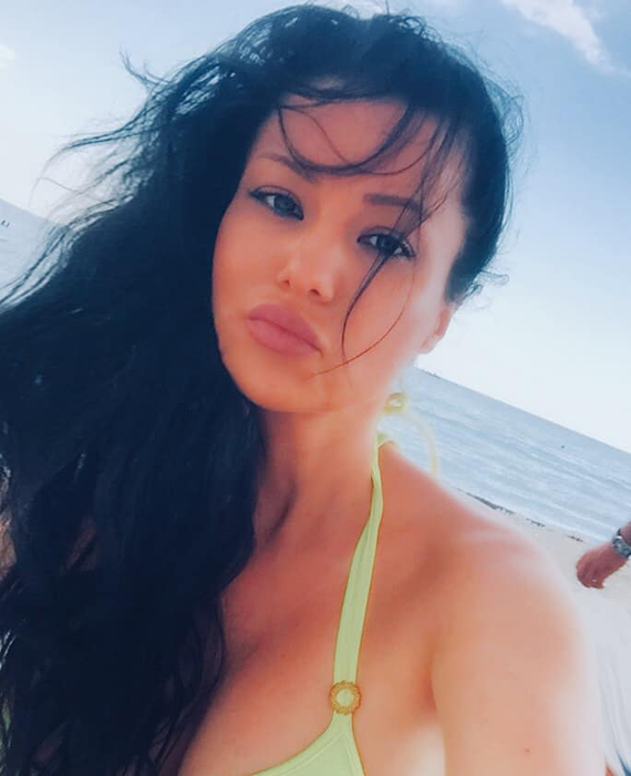 Simona Sensual, mai senzuală ca acum 10 ani! Bruneta și-a expus formele apetisante la un eveniment