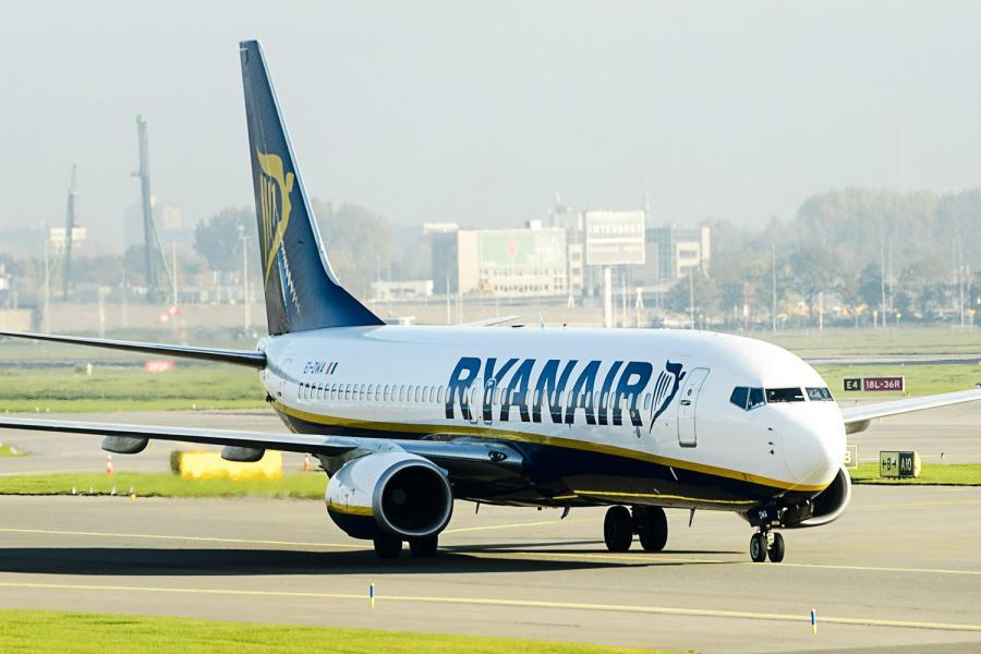 S-a urcat în avion la fel precum ceilalţi pasageri, dar stewardesele au chemat rapid Poliţia! Ce făcuse atât de grav bărbatul de a trebuit scos cu forţa