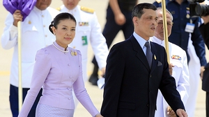 S-a făcut de râs! Prinţul Thailandei a stârnit reacţii internaţionale după ce a apărut în Germania, arătând ca un cerşetor