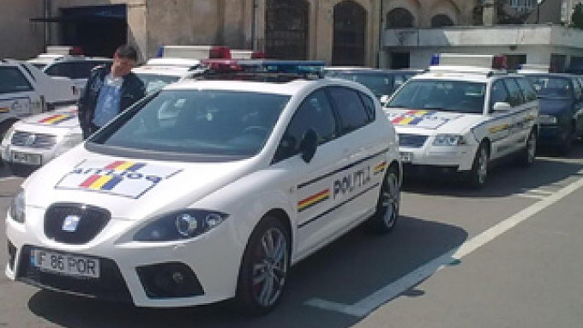 Impuscaturi in Capitala! Politistii sunt pe urmele a doi hoti prinsi chiar in timp ce furau o masina in zona Pipera