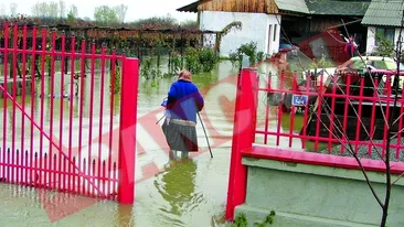 Risc de inundatii in 12 judete