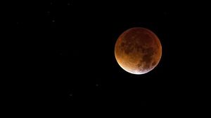 Fenomen spectaculos pe cer! Când are loc “Luna Căpşună” sau “Luna Roz” şi cum ne influenţează. Va fi văzută în toată lumea