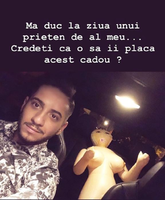 Fulgy s-a dus la ziua unui prieten, căruia i-a cumpărat un cadou inedit. S-a fotografiat cu darul și… “Credeți că o să-i placă?”