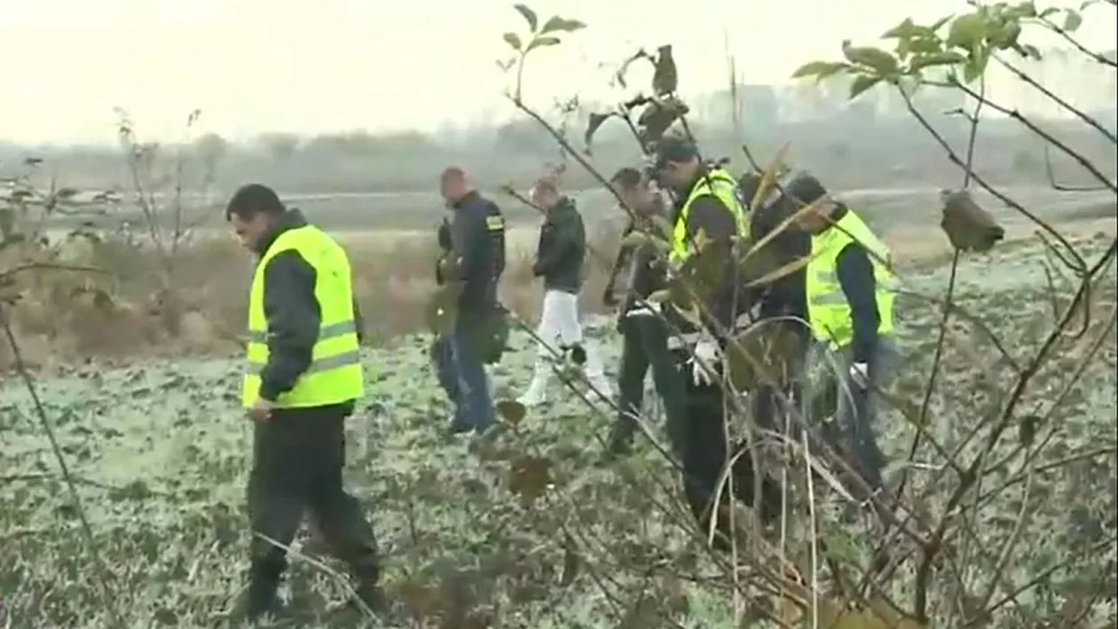 Fragmente osoase, aparent umane, descoperite pe un câmp de la marginea Bucureștiului. Ce lucruri au găsit criminaliștii când au ajuns la fața locului