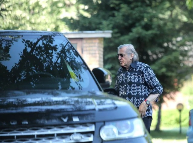 Ilie Năstase, în timp ce vorbea cu Brigitte