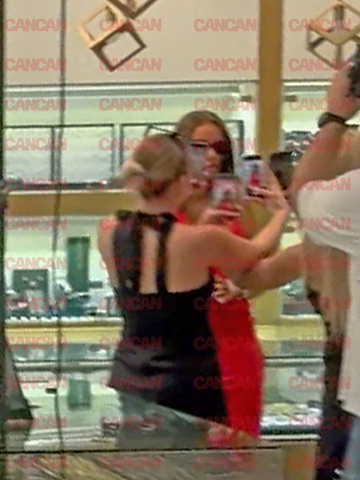 Diva a defilat prin mall, în timp ce toate privirile au fost asupra ei