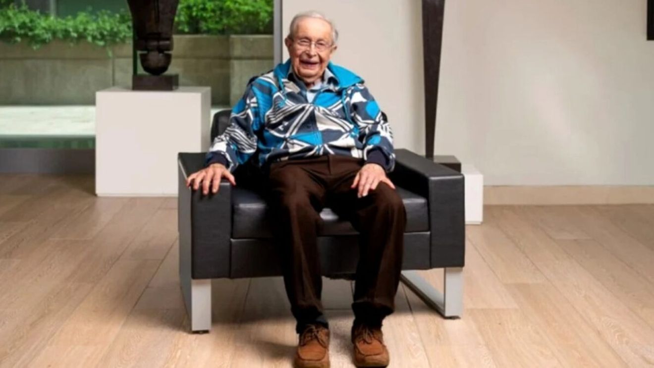 Acest medic, în vârsă de 102 ani, dezvăluie secretul longevității. Alimentul ieftin cu care ne putem prelungi viața: ”Îl mănânc de la 6 ani”