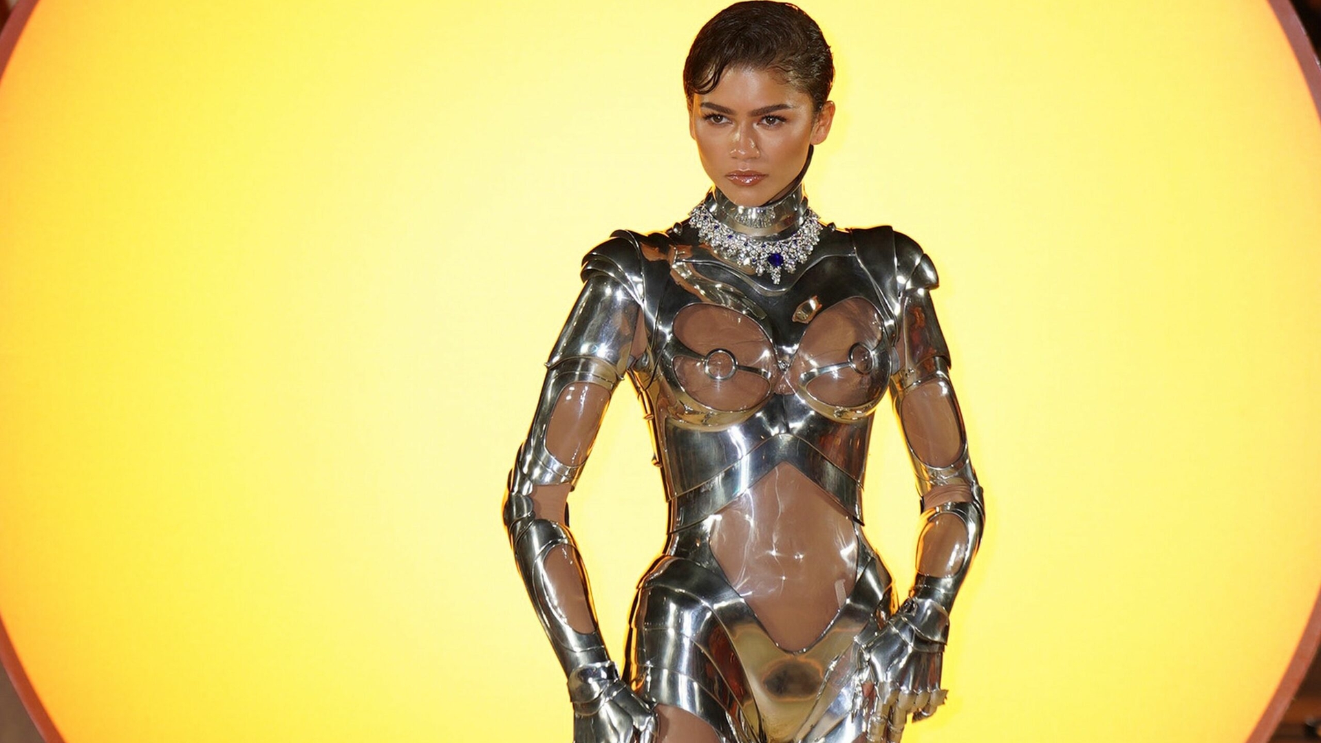 Zendaya și-a șocat fanii cu ultima sa apariție la a doua premieră a filmului ,,Dune”. Actrița a ales să poarte un costum de robot