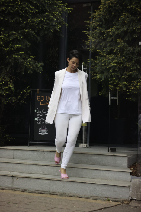 Maria Dinulescu a vrut mâncare la pachet de la restaurant, dar nu a găsit ceea ce dorea, așa că a plecat (Foto: CANCAN.RO)