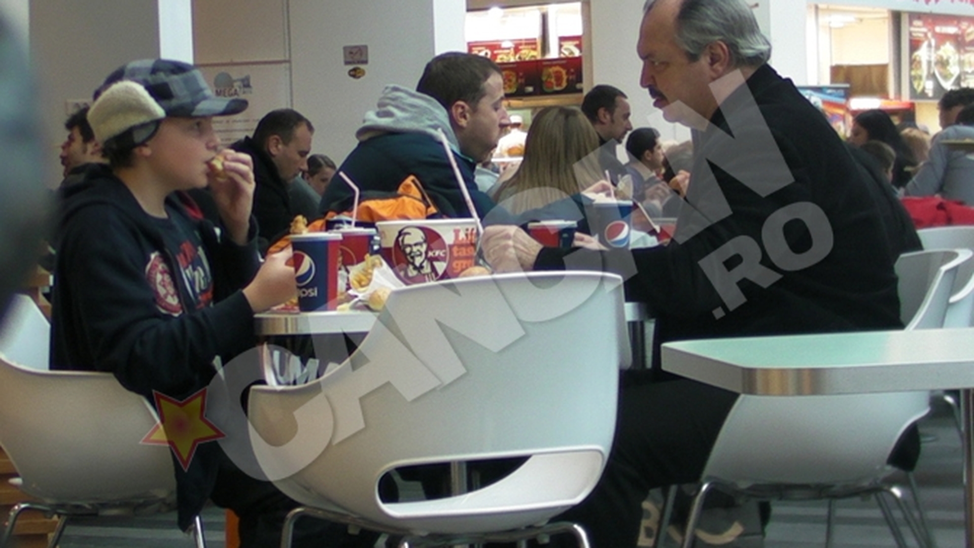 Victor Socaciu si-a luat copilul la o "gustarica"