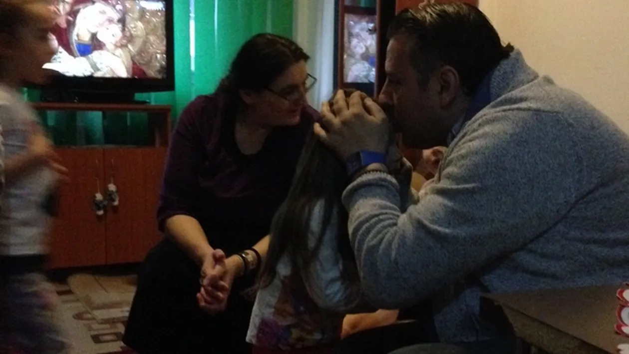 Un ajutor nesperat a venit, inainte de Paste, in casa lor! Imagini exclusive cu fosta stareta care a nascut gemene!