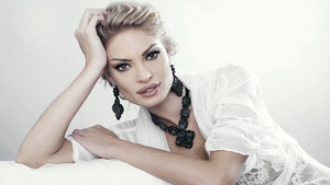 În sfârşit Valentina Pelinel a făcut-o! Ce s-a întâmplat în urmă cu o oră! „Eşti o mireasă top model“