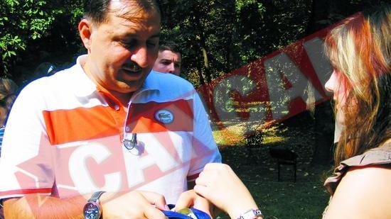 Vali Vijelie a adunat bani pentru o fetita bolnava