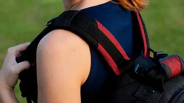 O adolescenta a ajuns la spital, dupa ce mai multi elevi au fost agresati de bodyguarzi in curtea unui liceu din Capitala!