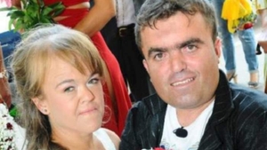 Situație grea pentru văduva Piticului Colorado! Cum își câștigă existența la cinci ani după moartea soțului