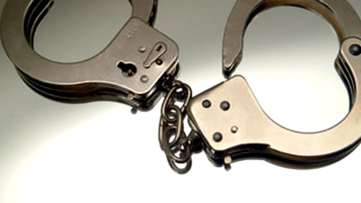 Patru romani, pusi sub acuzare in Statele Unite pentru fraude bancare si furt de identitate