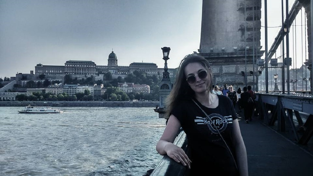 Andreea Şerban a absolvit dreptul la Iaşi, dar şi în Cehia