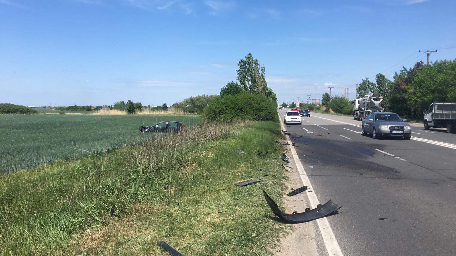 Accident dramatic, la ieșire din Timișoara. O mașină s-a răsturnat și trei persoane au ajuns la spital. FOTO