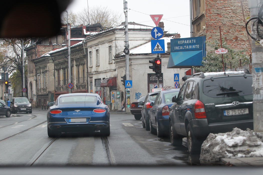Ce făcea Bianca în mașina de 250 000 euro 
când a trecut pe roșu…