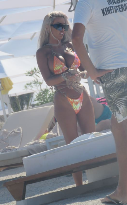 Loredana Chivu are, în continuare, un bust gigantic