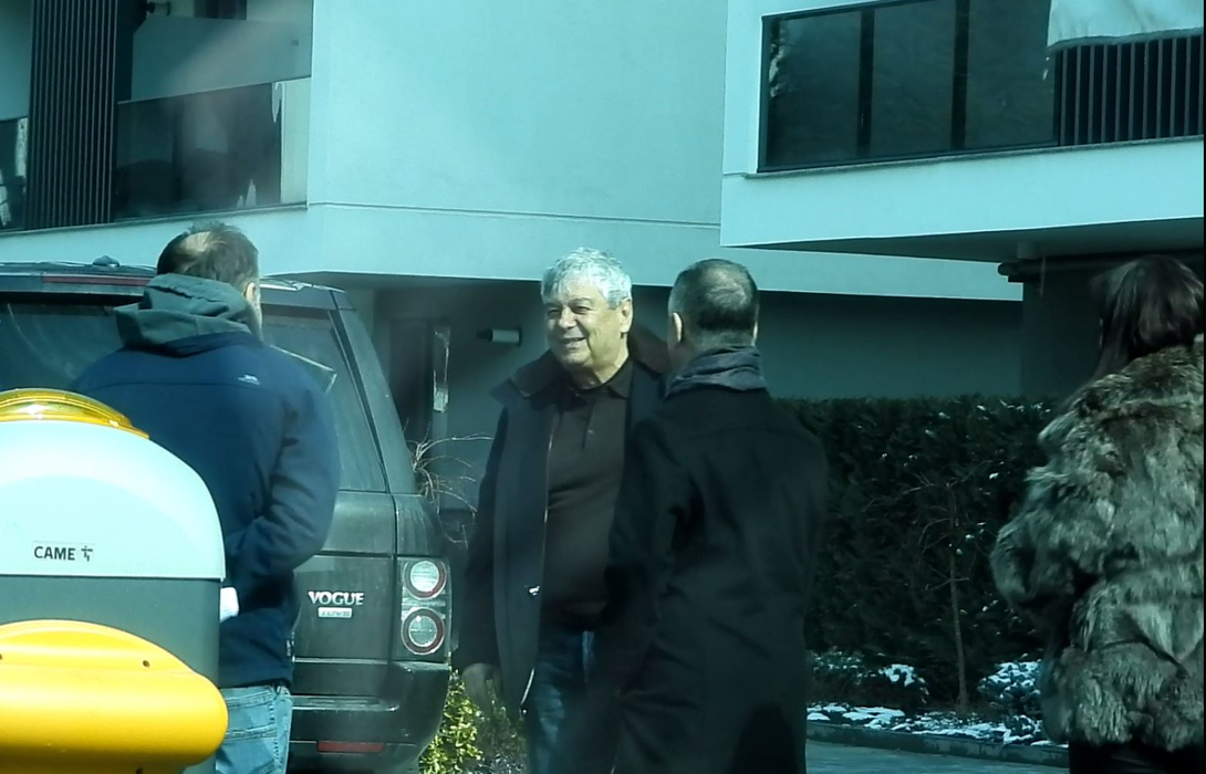 Mircea Lucescu s-a întors în România și a fost asaltat de prieteni, dar și de necunoscuți