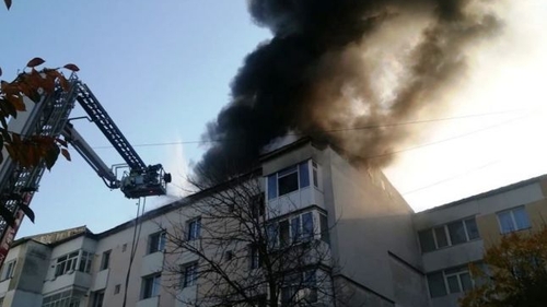 A murit tânărul ars în incendiul din Piatra Neamț. Azi ar fi împlinit 28 de ani