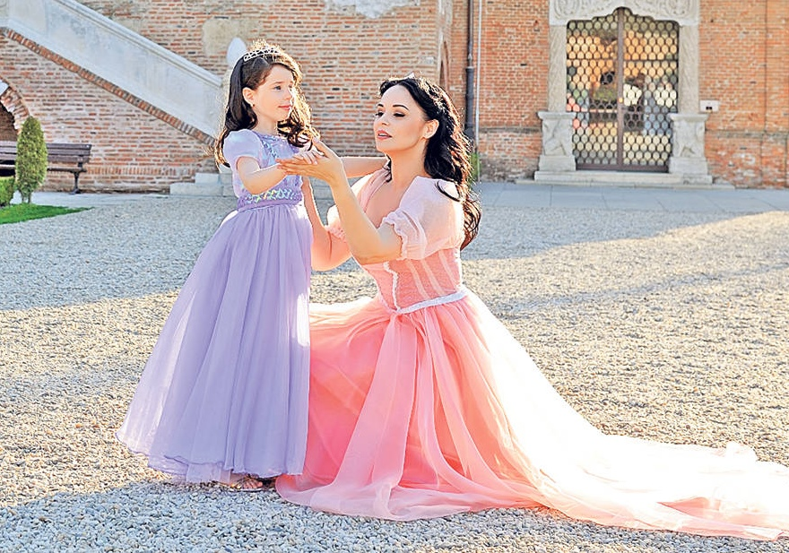 Cât de mare s-a făcut Violeta! Fiica Andreei Marin şi a lui Ştefan Bănică Jr a început liceul. FOTO