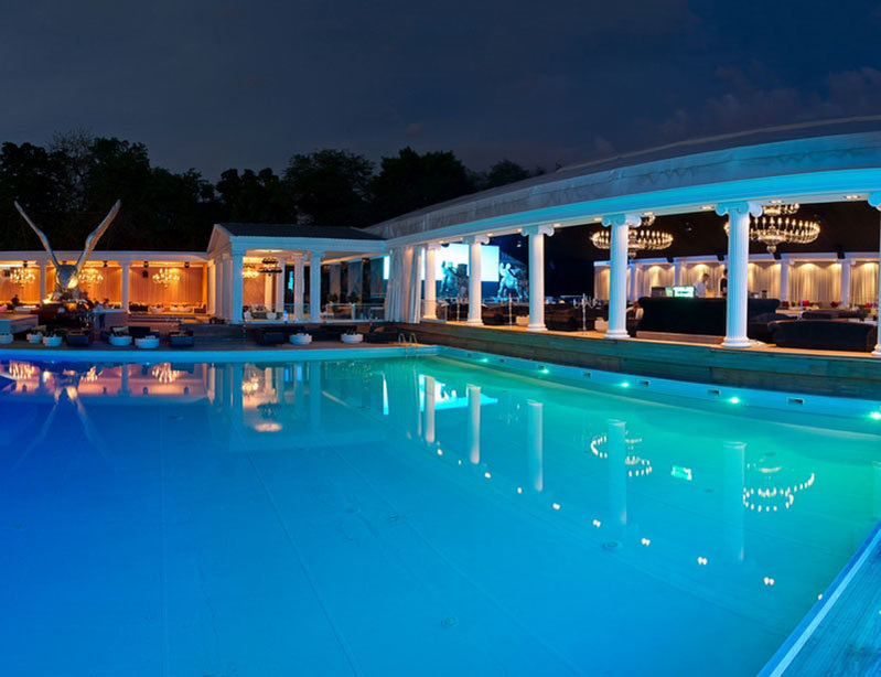 Piscina Player este situată foarte aproape de Piaţa Presei