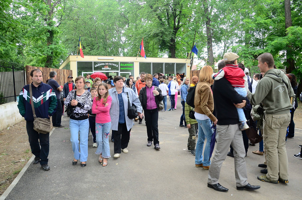 Directorul Administraţiei Domeniului Public Oradea spune că pe viitor va fi amenajată o alee cu turnicheți, exclusiv pentru ieșirea din Grădina Zoologică