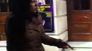 VIDEO Petre Craete a fost batut de o femeie in plina strada in Anglia! Vezi cum si-a luat-o "Taranu cu Maserati" pe cocoasa!