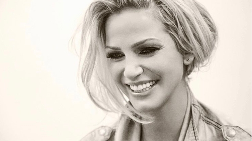 Sarah Harding a fost ucisă de o maladie cumplită! Celebra artistă, membră a trupei Girls Aloud, avea doar 39 de ani!