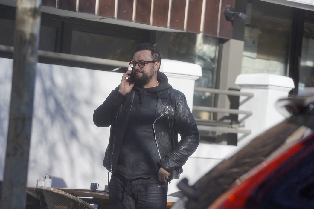 Măruță vorbește la telefon (Foto: CANCAN.RO)