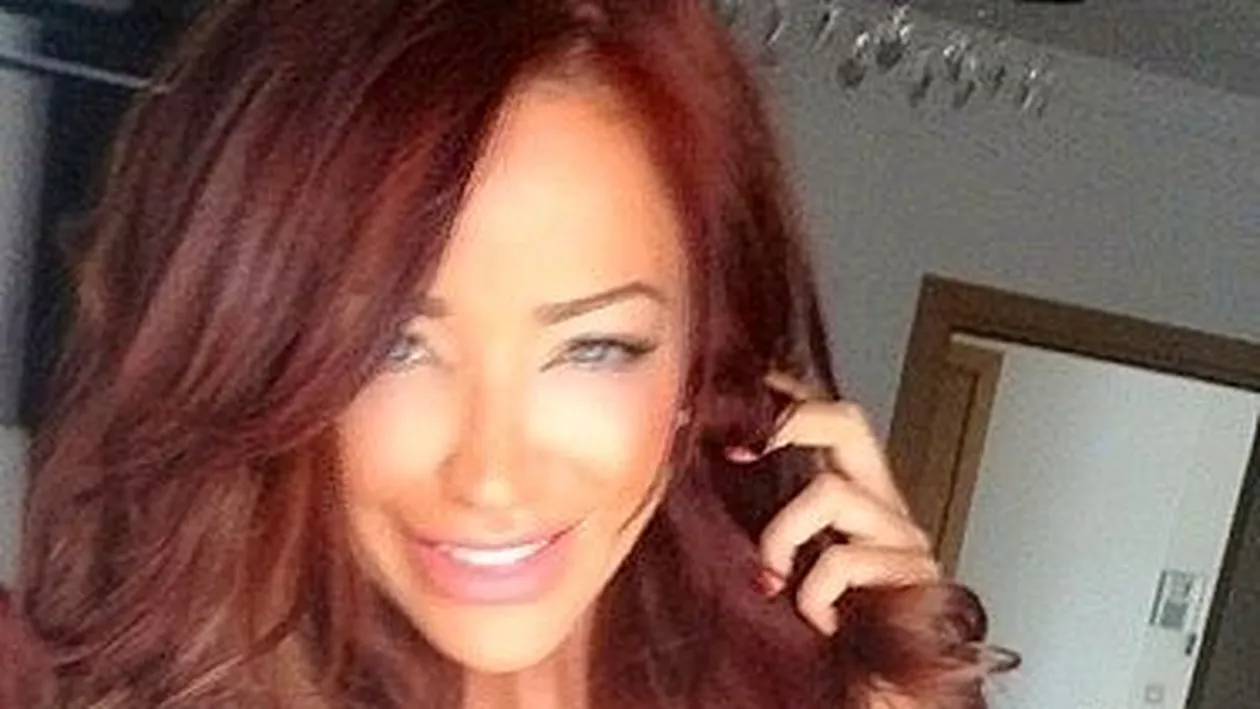 Femeia “viespe” e istorie! Vezi aici imaginea care o transforma pe Bianca Dragusanu in femeia cu cea mai subtire talie!