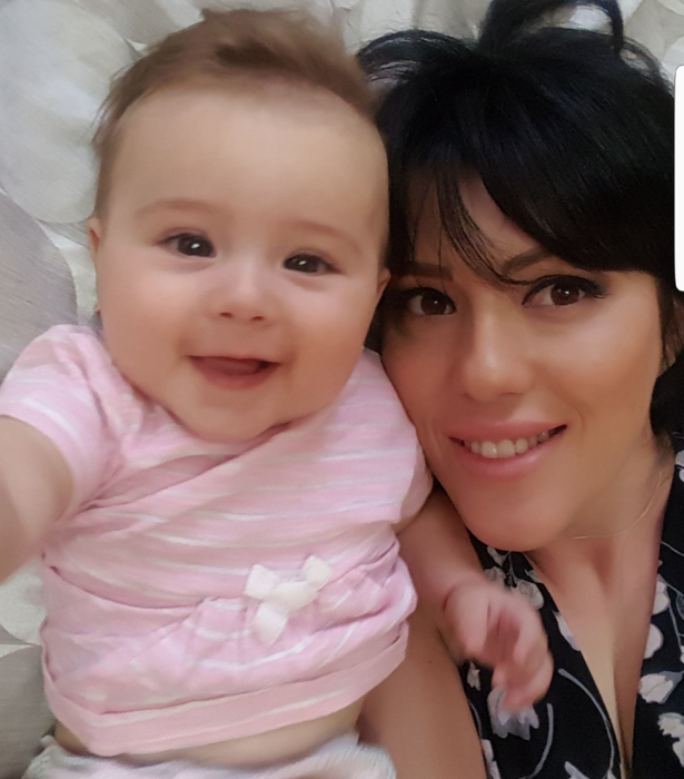 Anais, fiica lui Christian şi a Iuliei Sabbagh, este o  mică vedetă pe reţelele de socializare