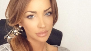 Bianca Dragusanu, uda si ciufulita in pat! Cat de provocatoare este roscata