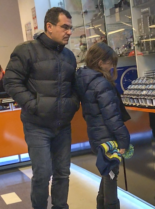 Aflat cu fetița într-un magazin, Mihai Mărgineanu a făcut o criză de nervi