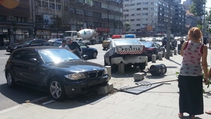 Un BMW, un Maserati si un Logan de politie s-au facut PRAF pe Magheru! Imagini de la loculul accidentului