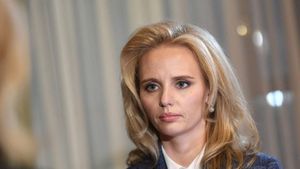 De ce Maria şi Yekaterina, fiicele lui Vladimir Putin, nu l-au strigat niciodată "tată" pe liderul de la Kremlin. Viaţa dură pe care au dus-o cele două