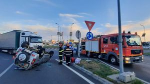 Accident grav în Argeș! S-a izbit de tir și apoi s-a răsturnat cu mașina
